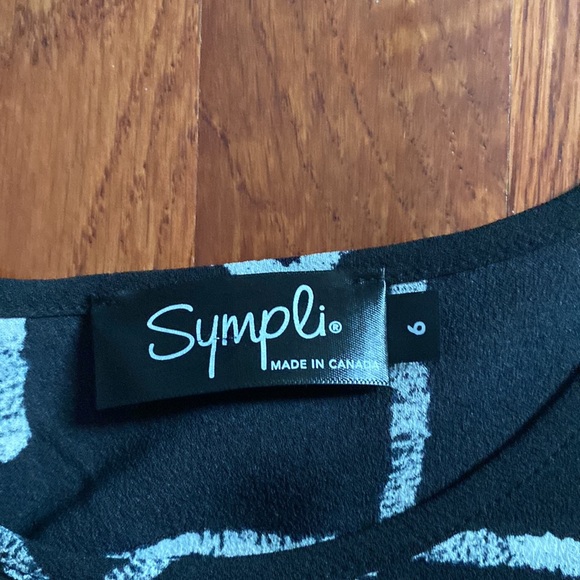 NWT. Sympli top - Picture 4 of 10
